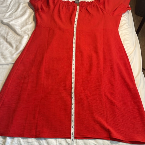 Olivia & Martin, petite XL mini dress. Smocked front and flutter sleeves. - Picture 5 of 6